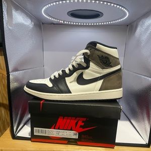 Jordan 1 Hi (Mocha) size 10 with org box Worn Once 100% Authentic 🚨🚨🚨🚨🚨🚨🚨